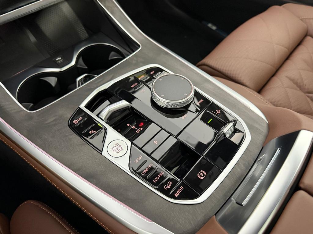 new 2026 BMW X7 car, priced at $102,130