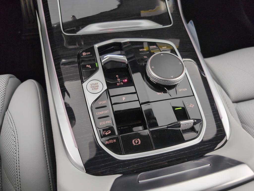 new 2025 BMW X7 car, priced at $95,030