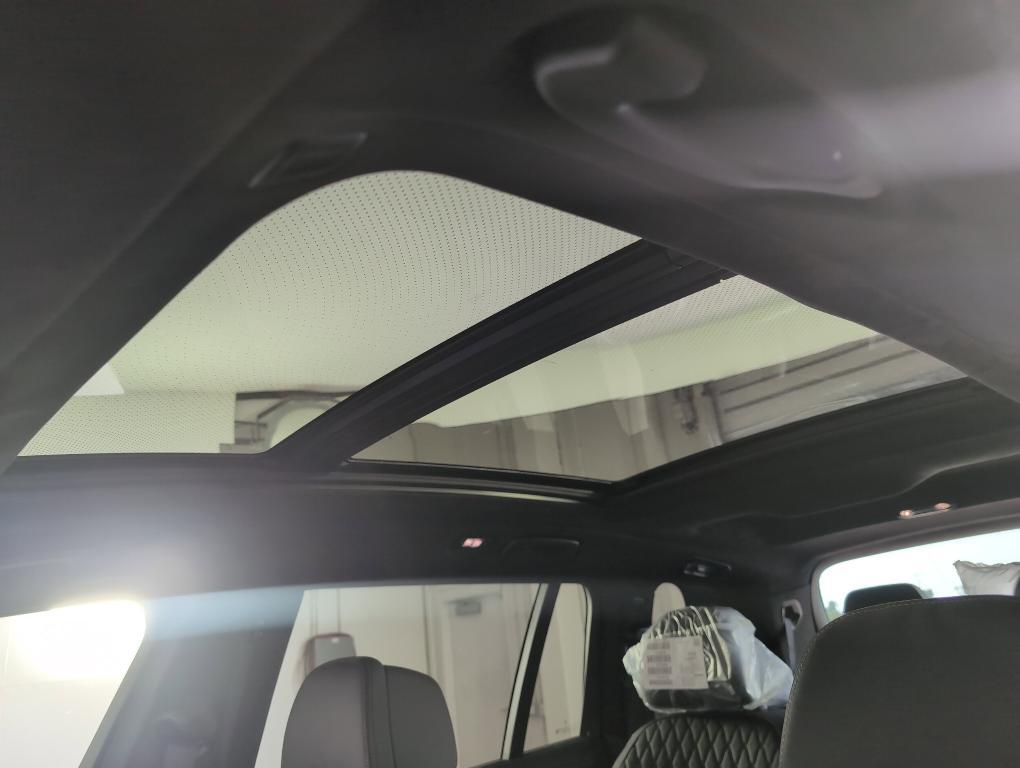new 2026 BMW X7 car, priced at $125,990