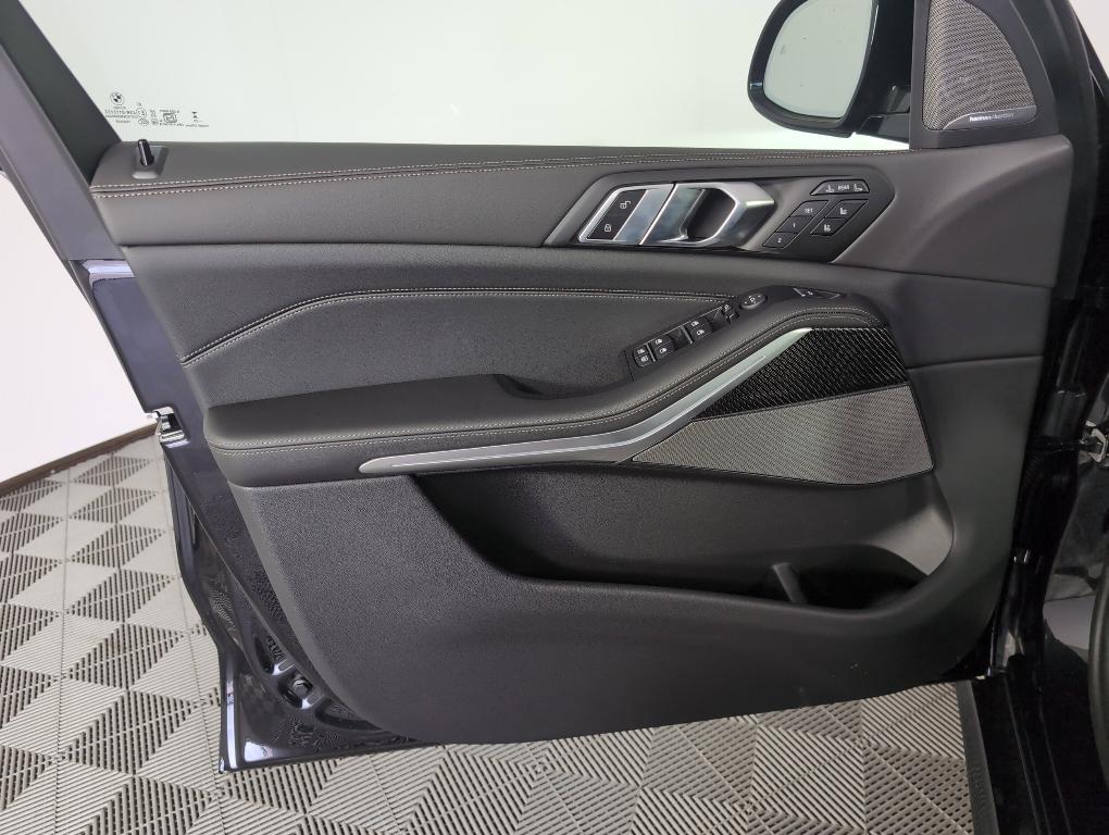new 2026 BMW X7 car, priced at $125,990