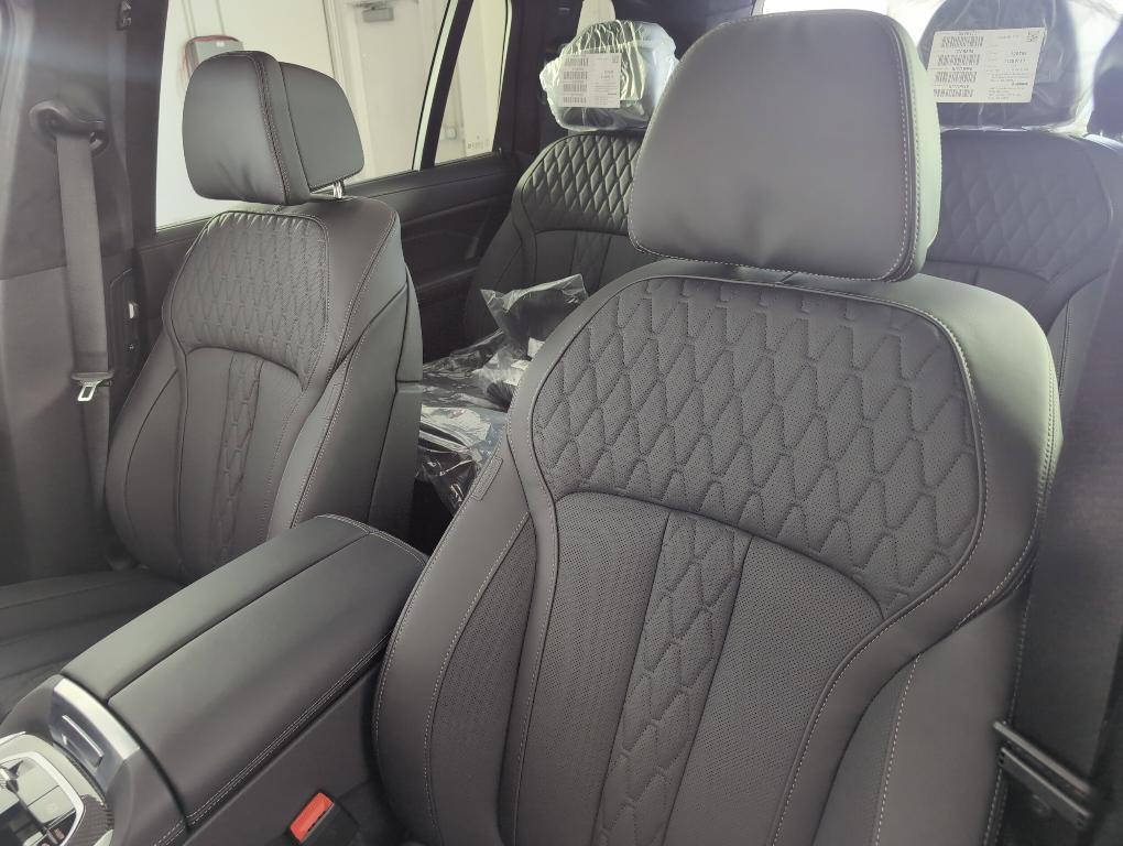 new 2026 BMW X7 car, priced at $125,990