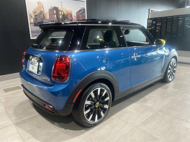 used 2023 MINI SE Hardtop car, priced at $26,872