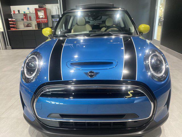 used 2023 MINI SE Hardtop car, priced at $26,872