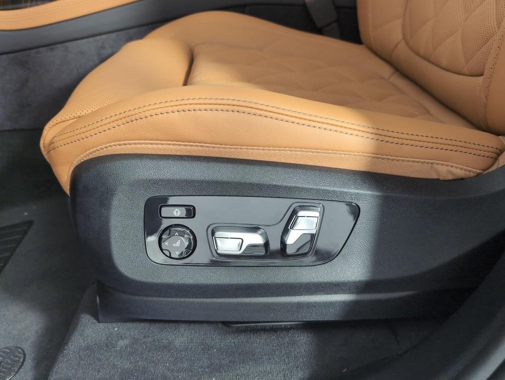 new 2026 BMW X7 car, priced at $97,380
