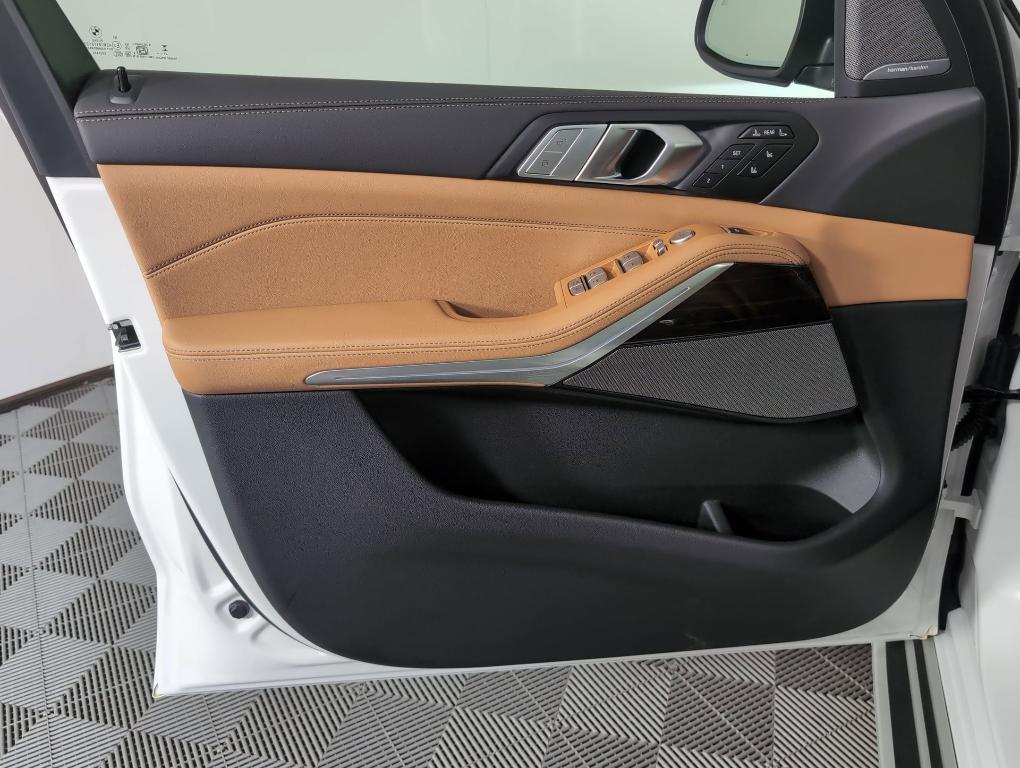 new 2026 BMW X7 car, priced at $97,380