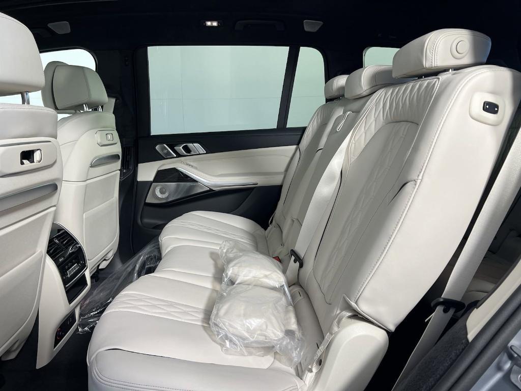 new 2025 BMW X7 car, priced at $131,525