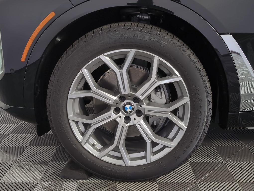 new 2026 BMW X7 car, priced at $91,265