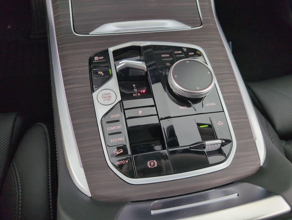 new 2026 BMW X7 car, priced at $91,265