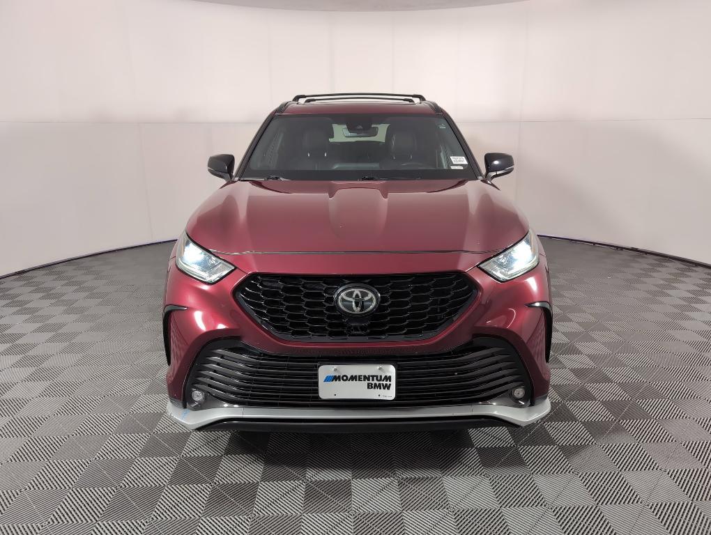 used 2021 Toyota Highlander car, priced at $31,999