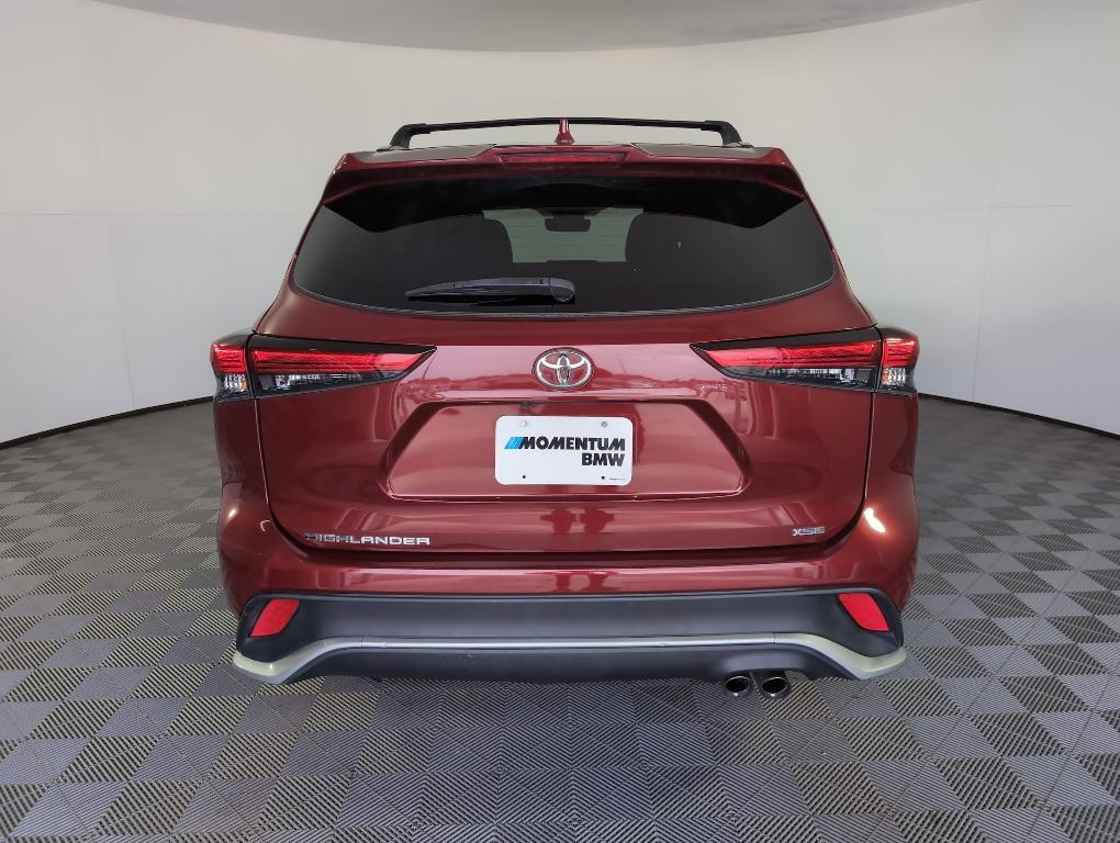 used 2021 Toyota Highlander car, priced at $31,999