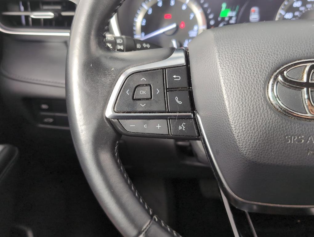 used 2021 Toyota Highlander car, priced at $31,999