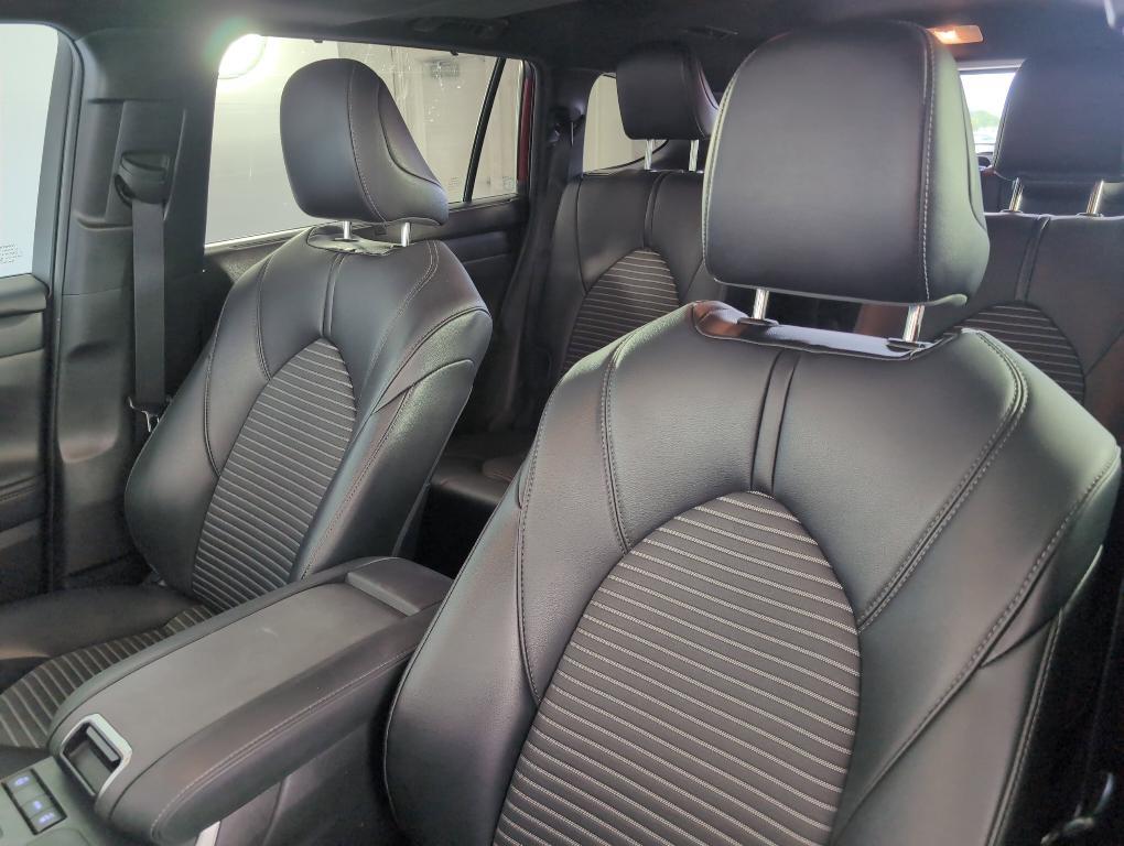 used 2021 Toyota Highlander car, priced at $31,999