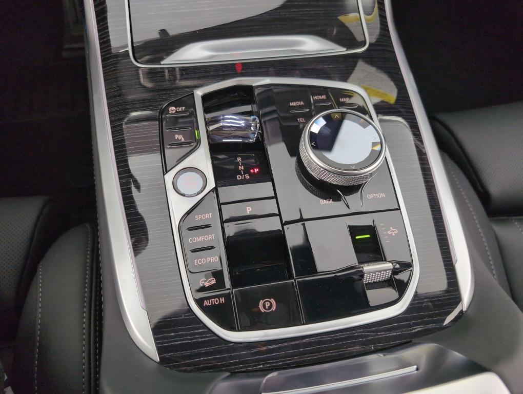 new 2026 BMW X7 car, priced at $122,425