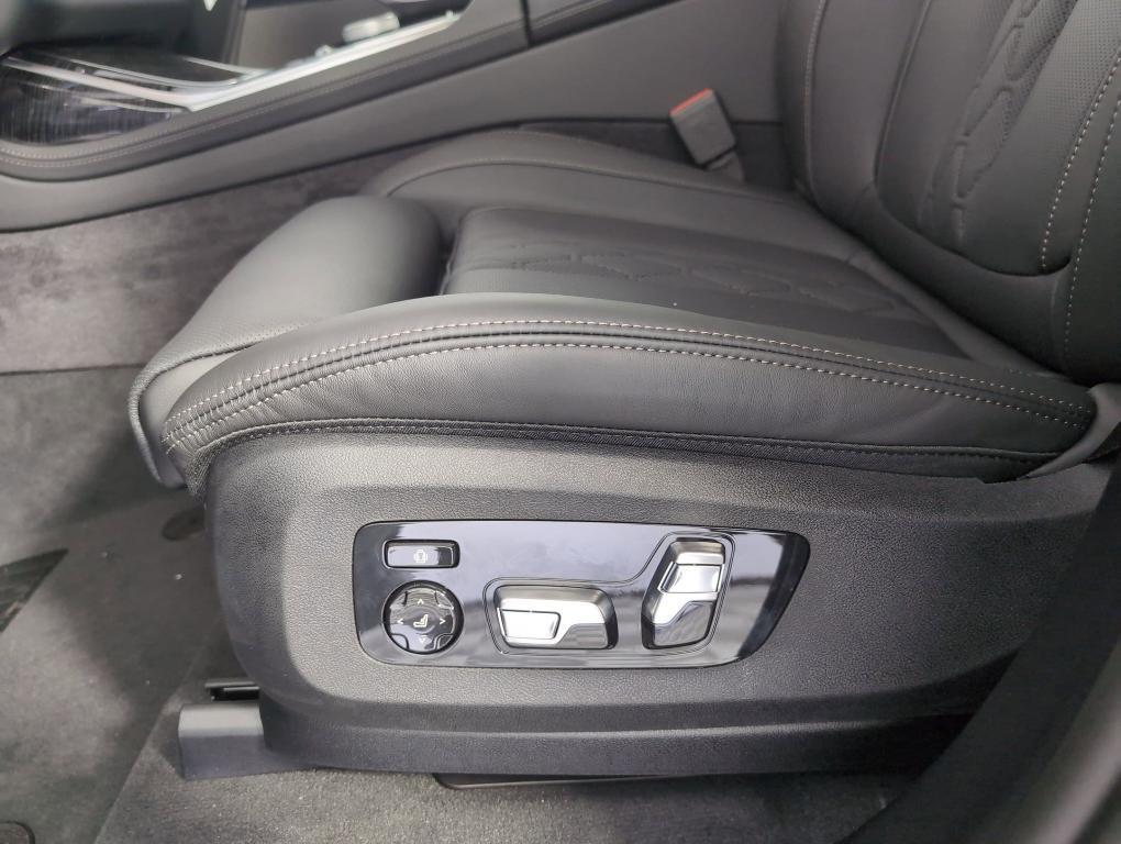 new 2026 BMW X7 car, priced at $122,425