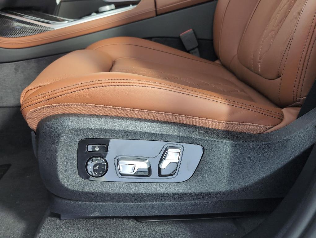 new 2026 BMW X7 car, priced at $123,550