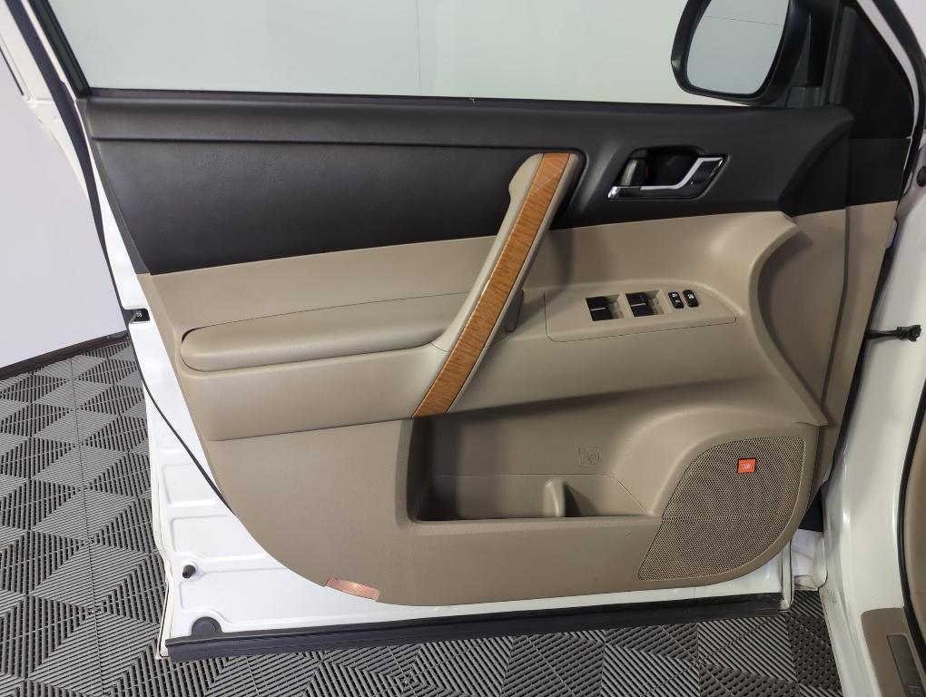 used 2008 Toyota Highlander Hybrid car, priced at $7,698