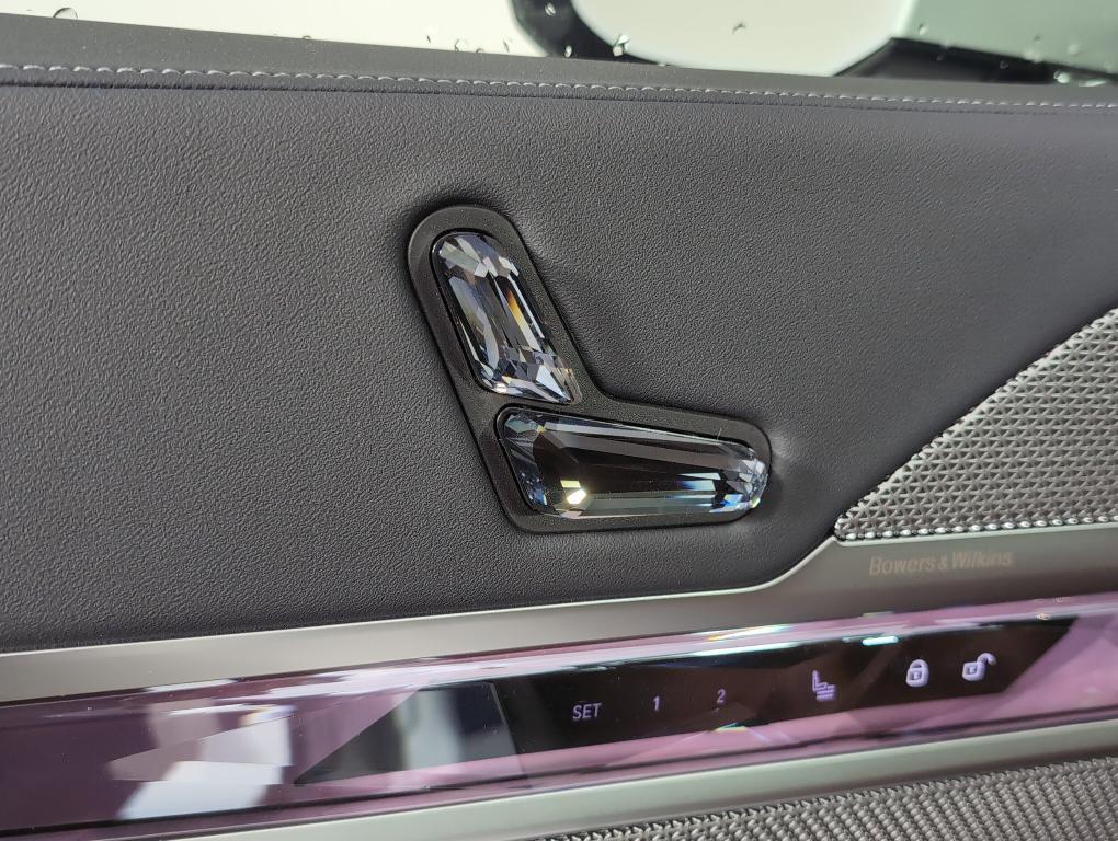 new 2025 BMW 760 car, priced at $132,125