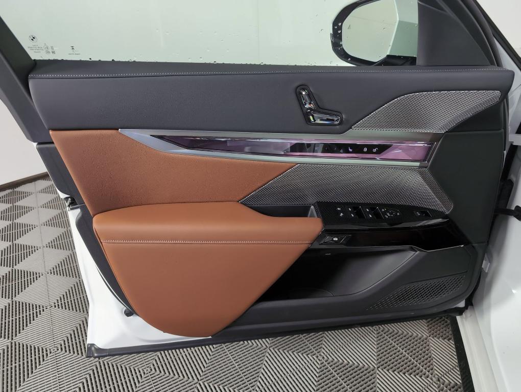 new 2025 BMW 760 car, priced at $132,125