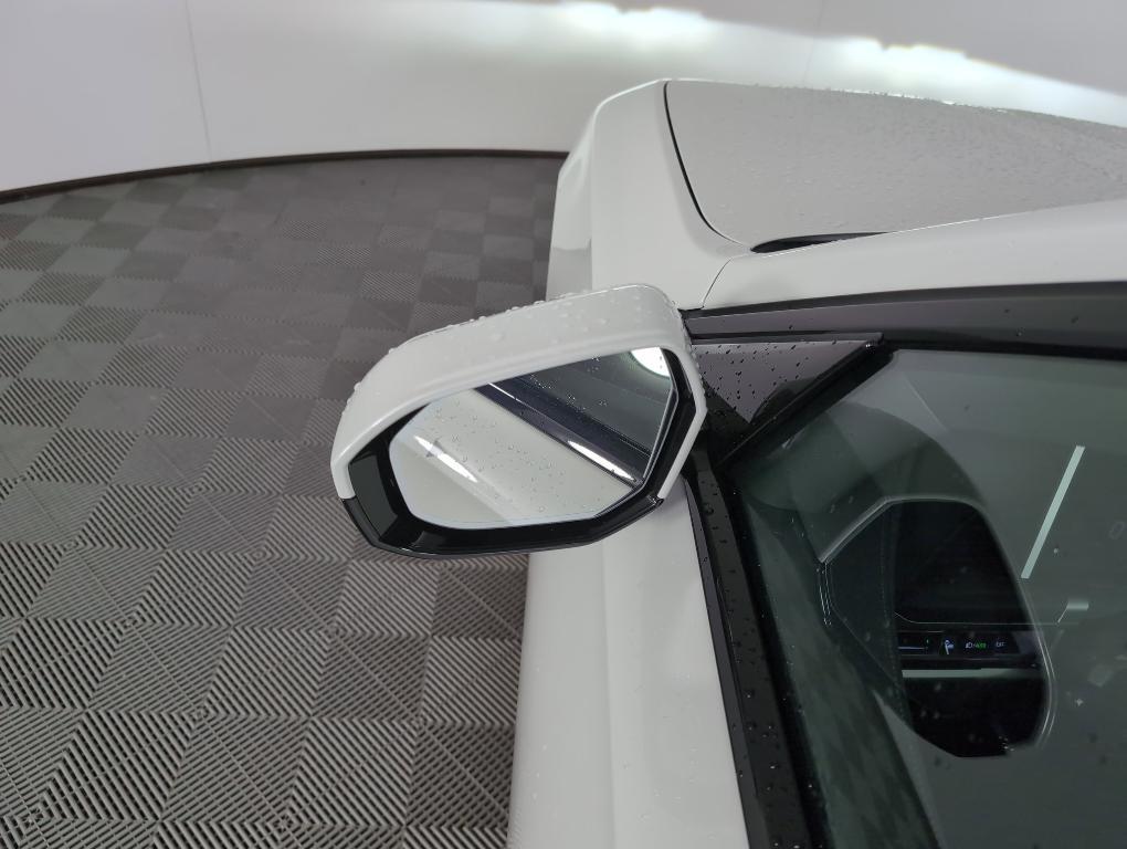 new 2025 BMW 760 car, priced at $132,125