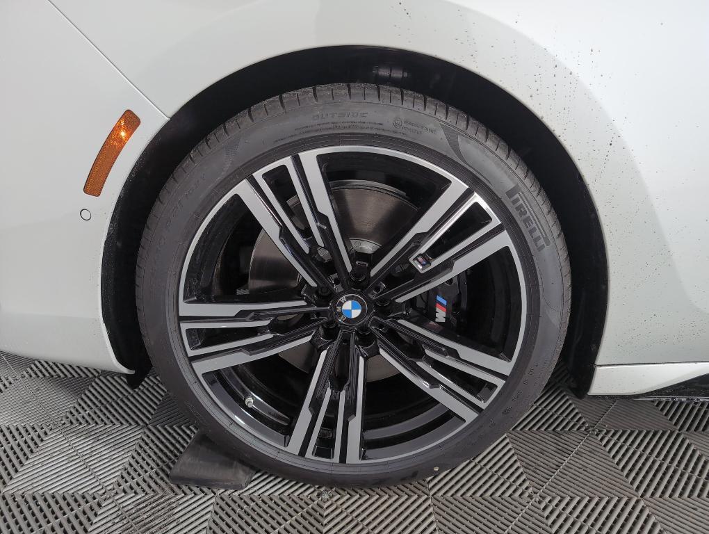 new 2025 BMW 760 car, priced at $132,125