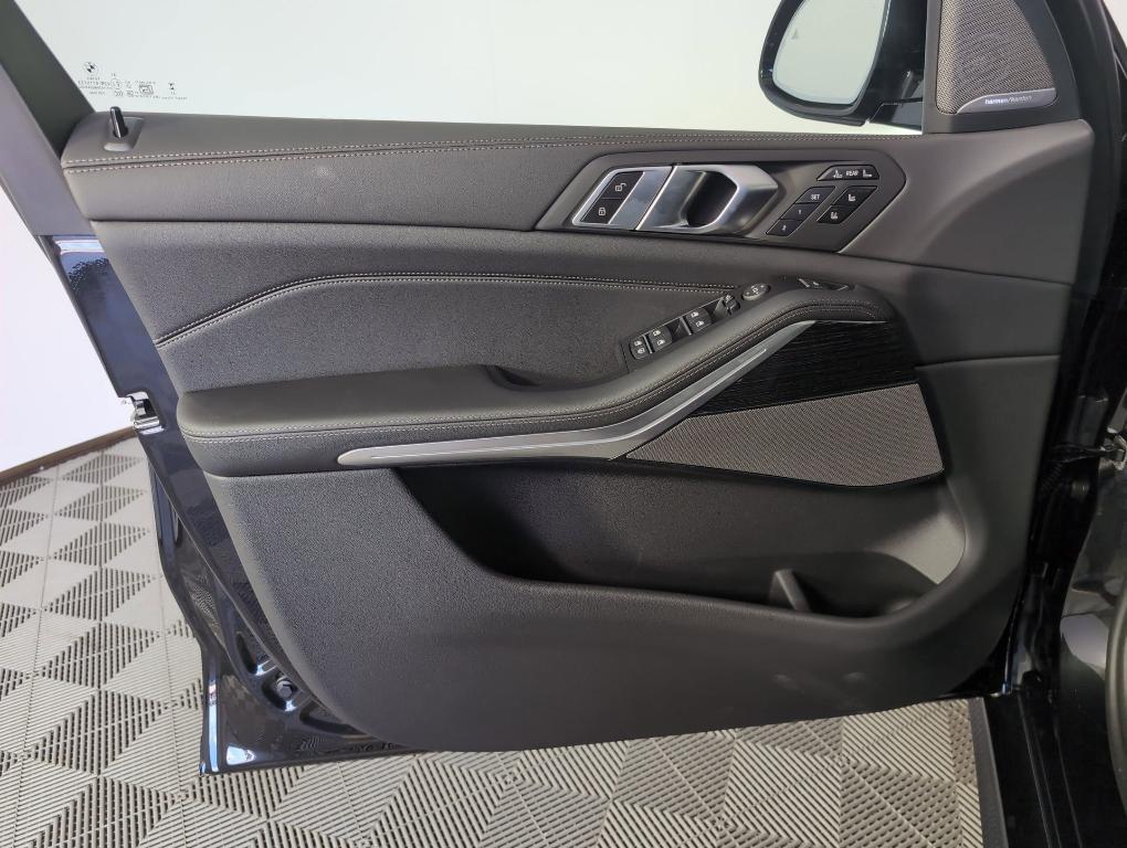 new 2026 BMW X7 car, priced at $123,430