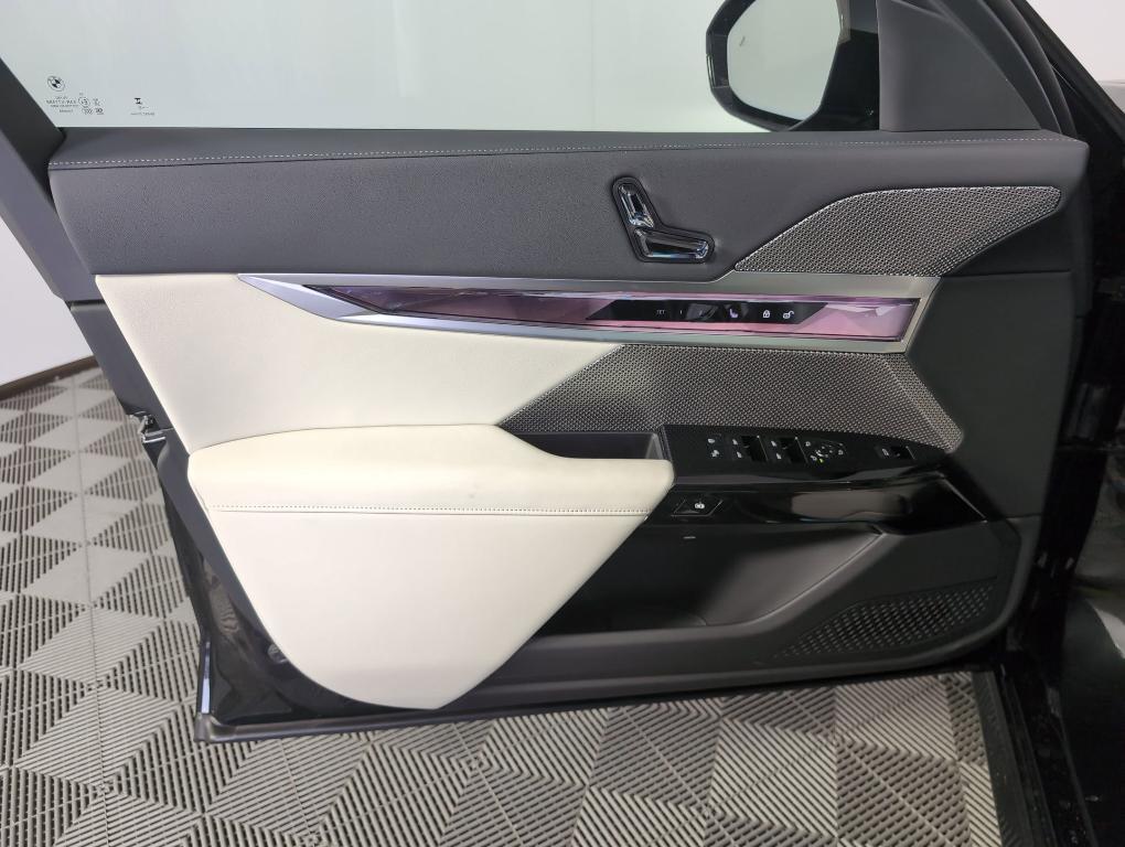 new 2025 BMW 760 car, priced at $132,225