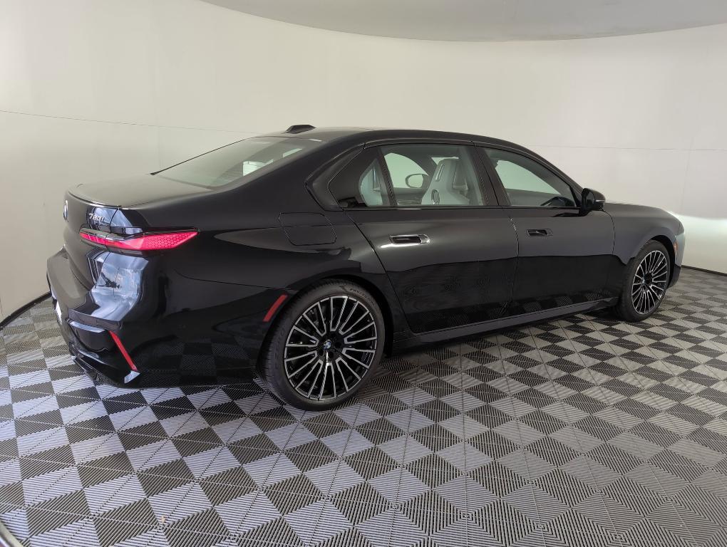 new 2025 BMW 760 car, priced at $132,225
