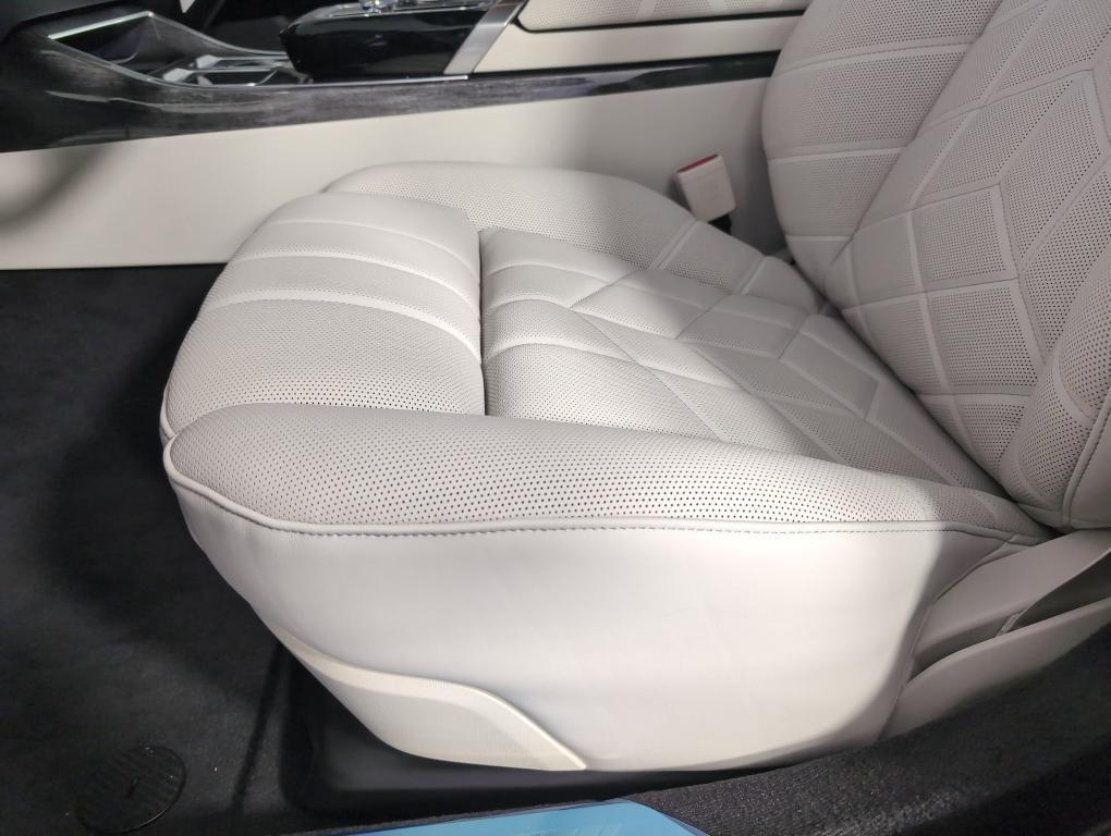 new 2025 BMW 760 car, priced at $132,225