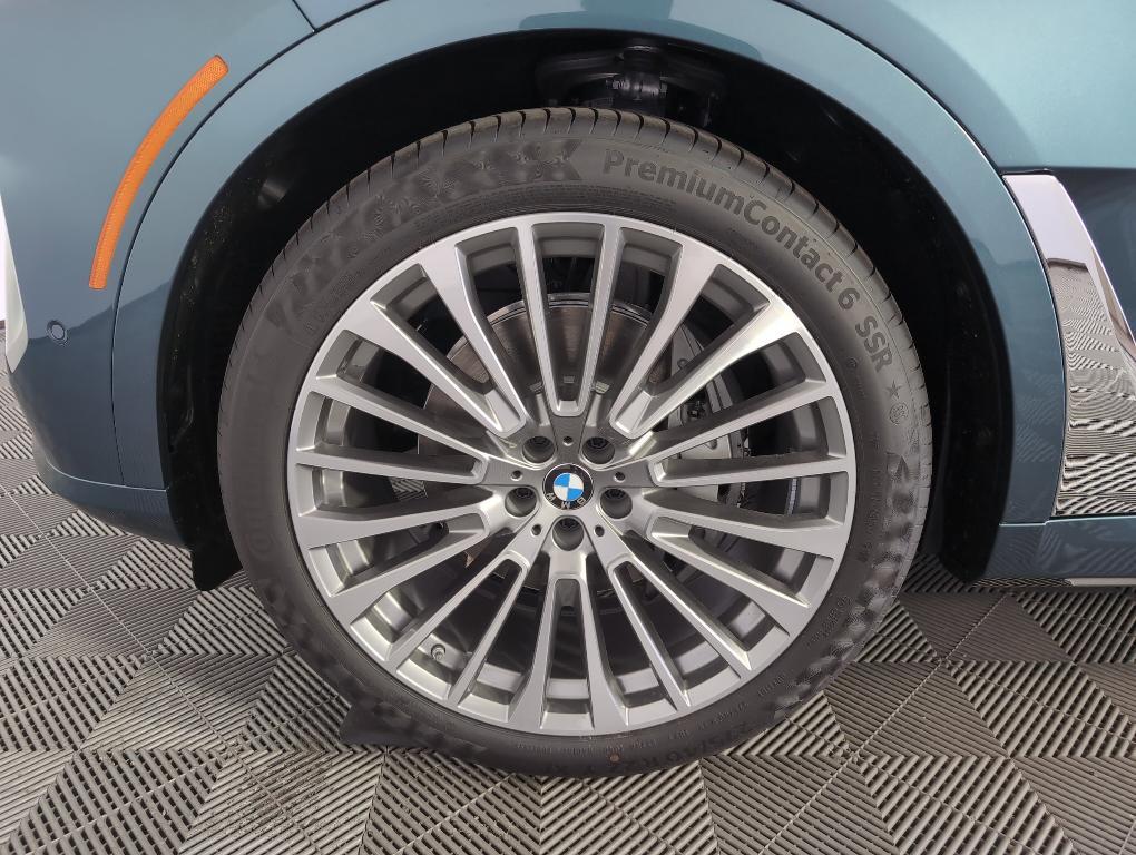 new 2026 BMW X7 car, priced at $93,830