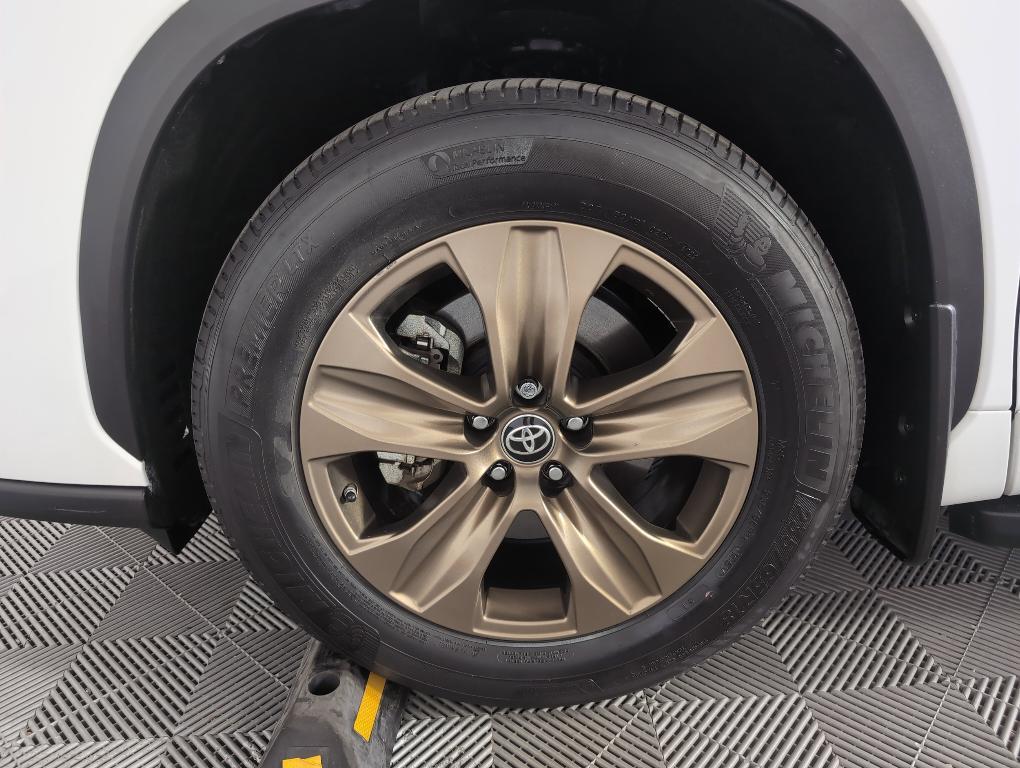 used 2022 Toyota Highlander Hybrid car, priced at $37,499