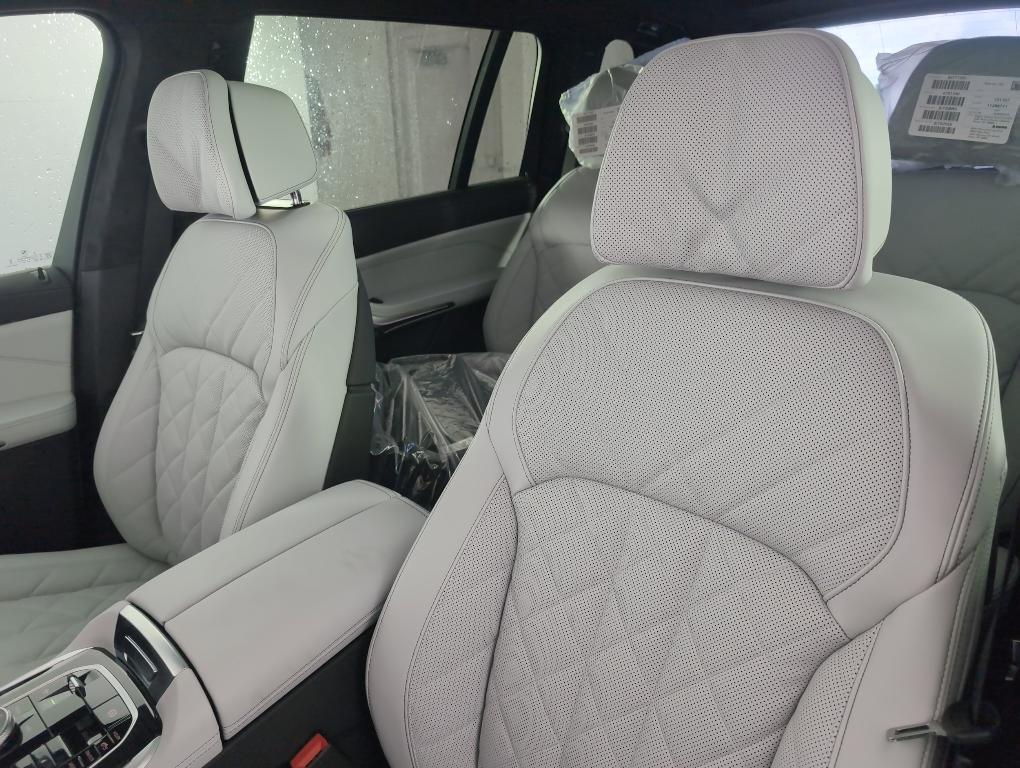 new 2026 BMW X7 car, priced at $96,680