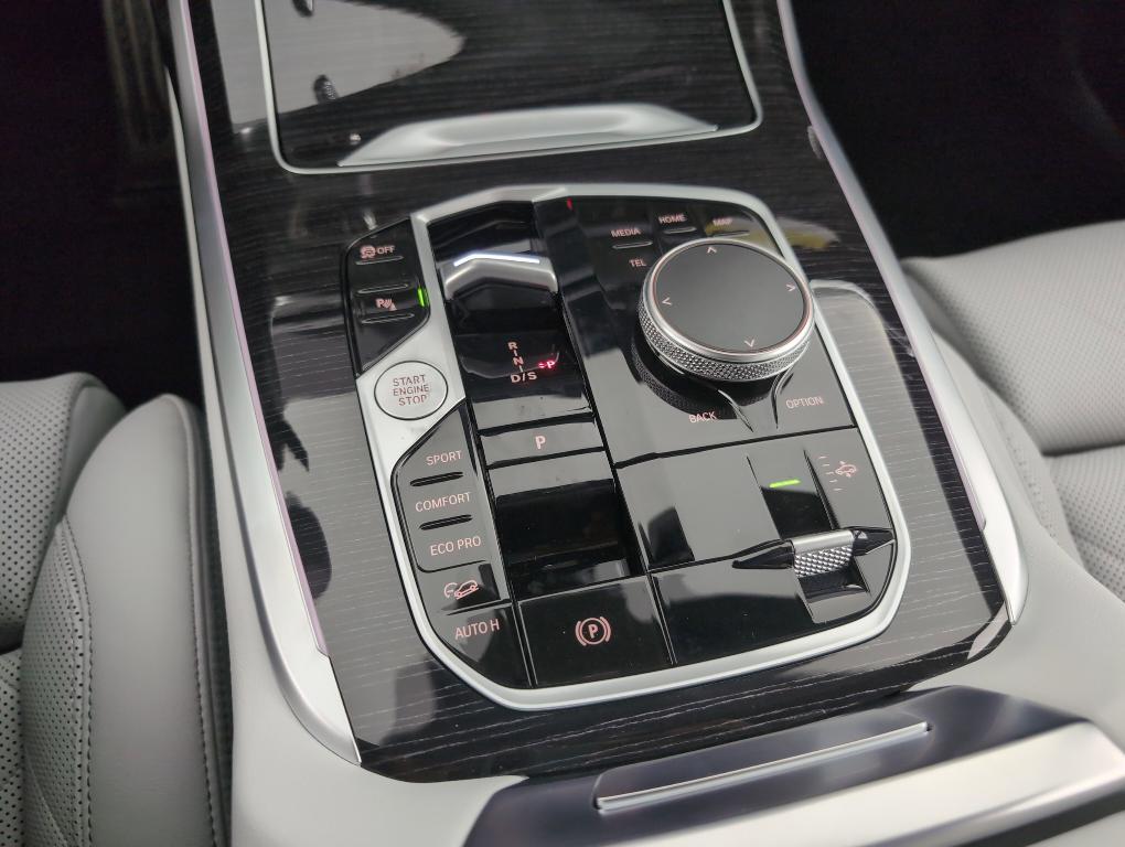 new 2026 BMW X7 car, priced at $96,680