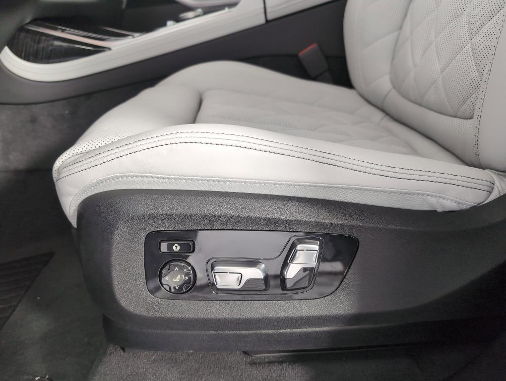 new 2026 BMW X7 car, priced at $96,680