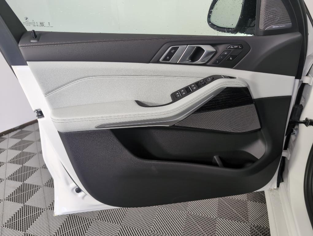 new 2026 BMW X7 car, priced at $96,680