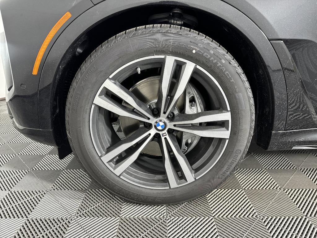 new 2026 BMW X7 car, priced at $90,725
