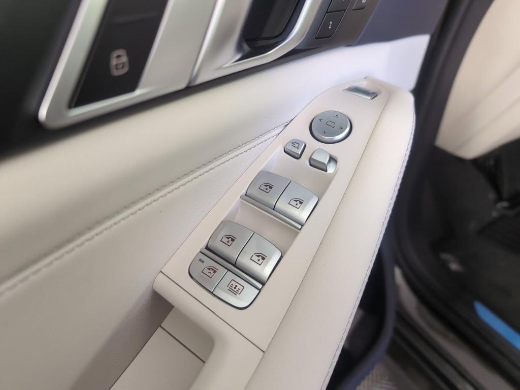 new 2025 BMW X7 car, priced at $99,335