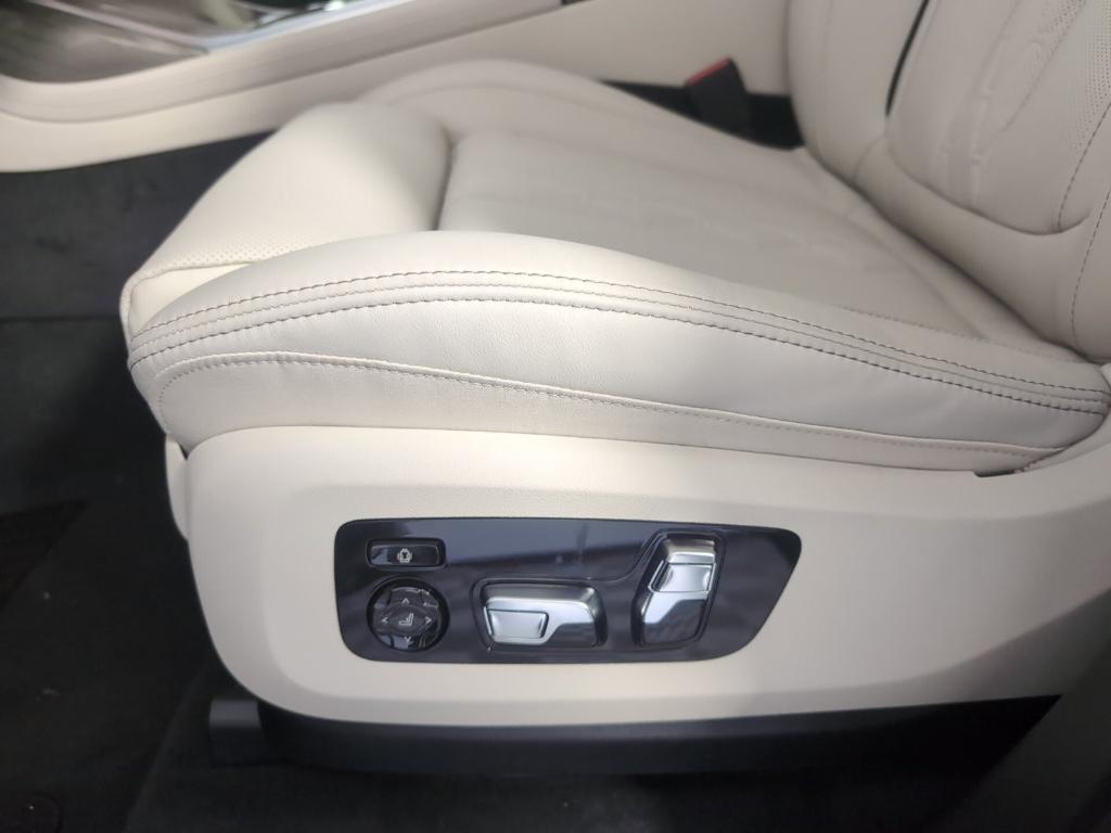new 2025 BMW X7 car, priced at $99,335