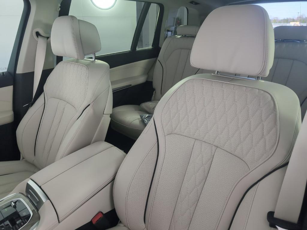 new 2025 BMW X7 car, priced at $99,335