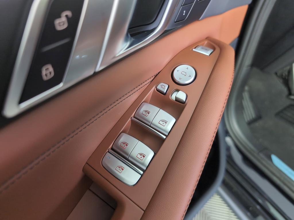 new 2025 BMW X7 car, priced at $98,465