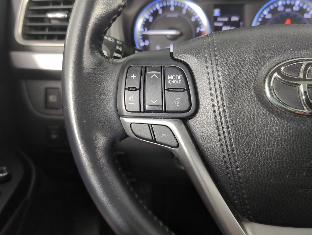 used 2017 Toyota Highlander car, priced at $22,499