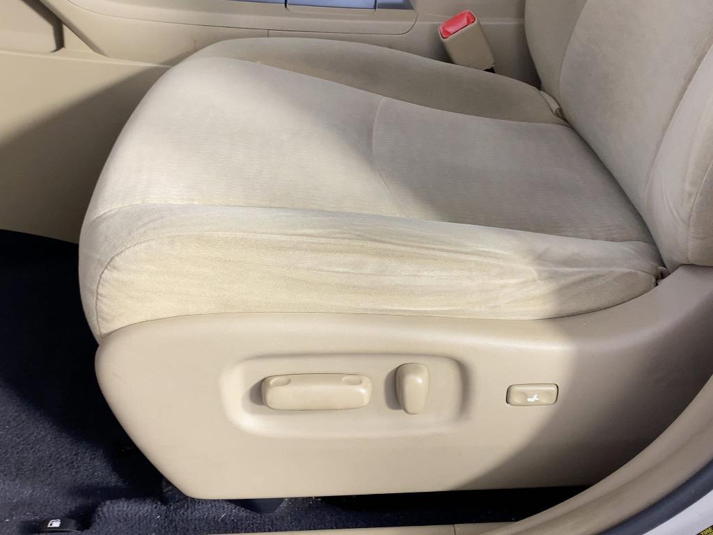 used 2013 Toyota Highlander car, priced at $11,999