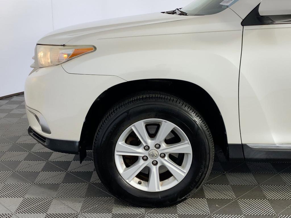 used 2013 Toyota Highlander car, priced at $11,999