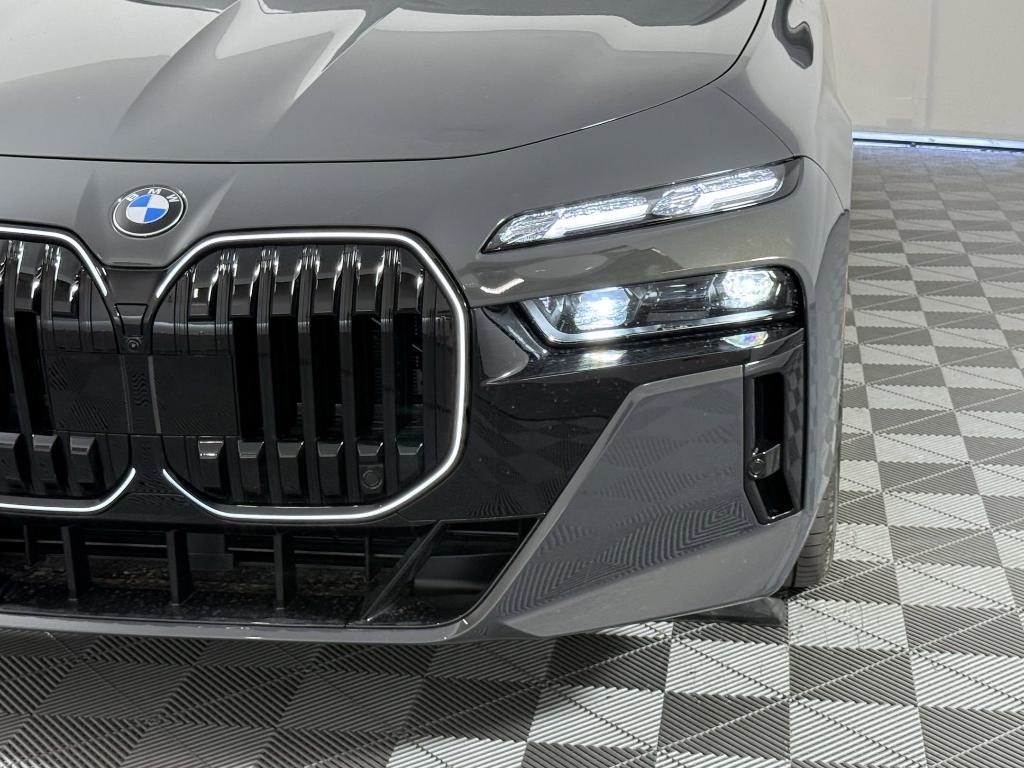 new 2025 BMW 760 car, priced at $134,425