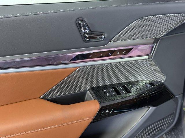 new 2025 BMW 760 car, priced at $134,425