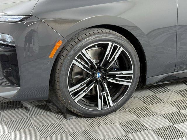 new 2025 BMW 760 car, priced at $134,425