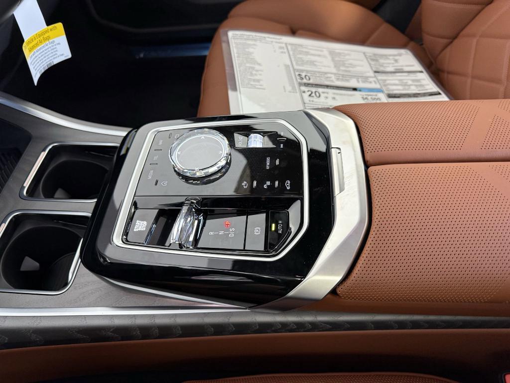 new 2025 BMW 760 car, priced at $134,425