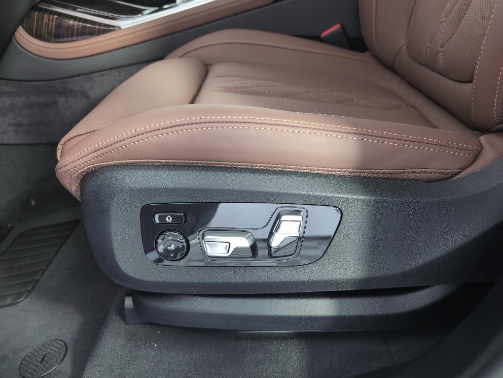 new 2026 BMW X7 car, priced at $118,030