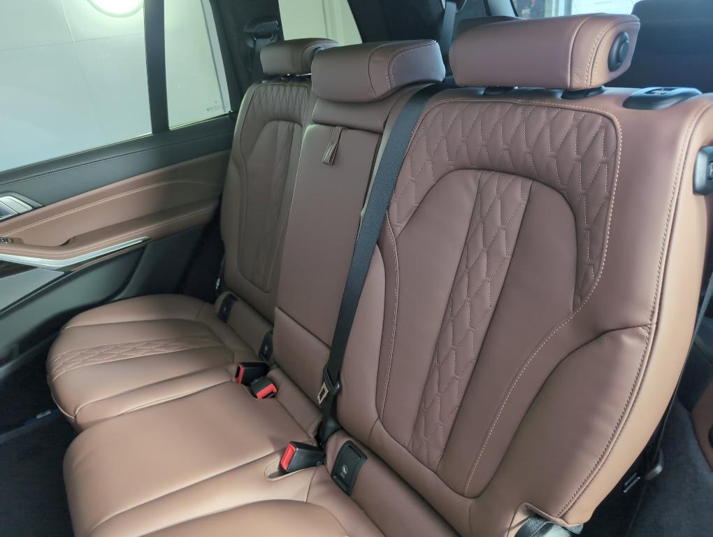 new 2026 BMW X7 car, priced at $118,030