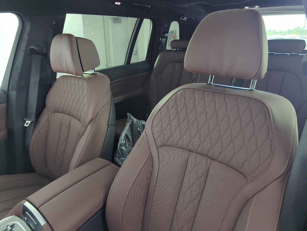 new 2026 BMW X7 car, priced at $118,030