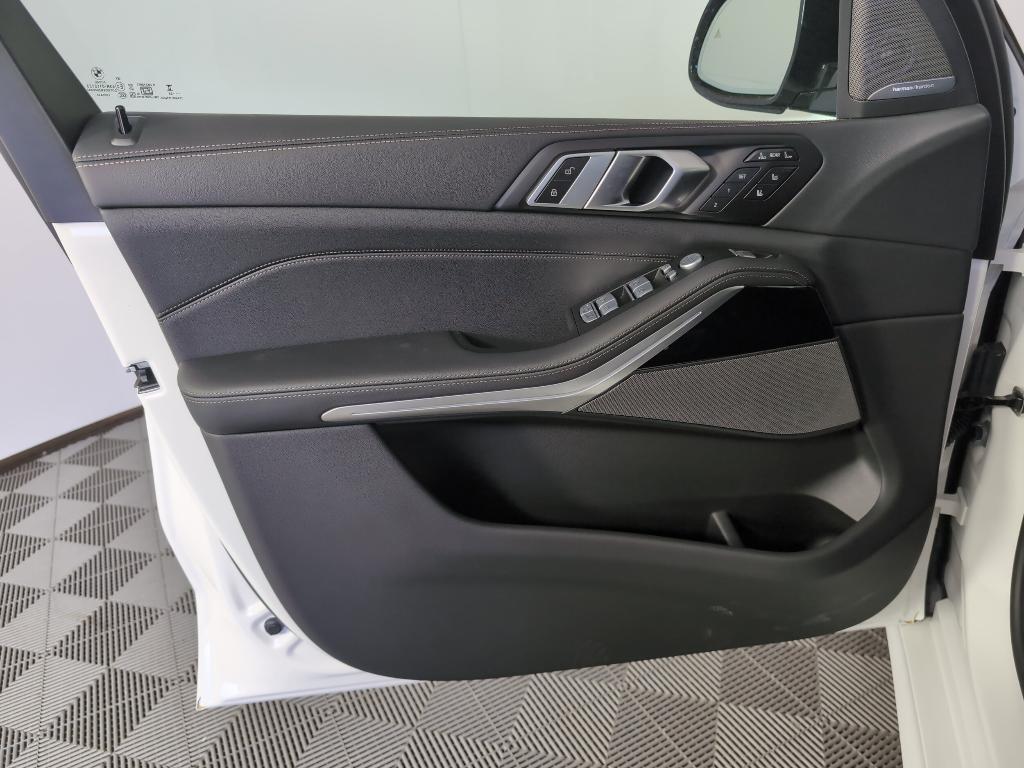 new 2025 BMW ALPINA XB7 car, priced at $153,395
